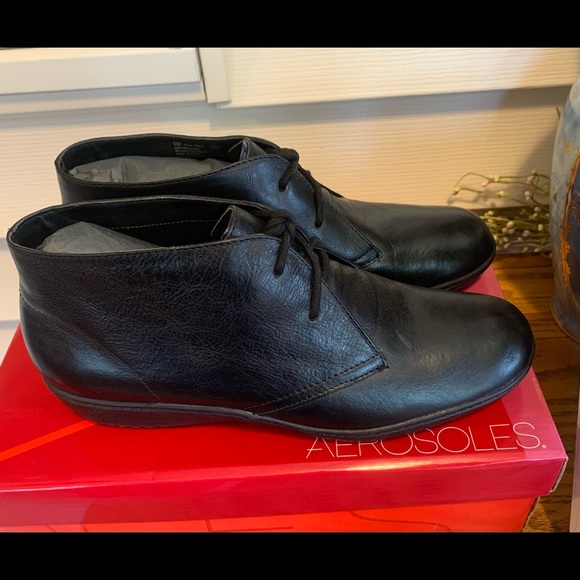 New in Box Black AEROSOLES Black Leather Lace Pine Tree Low Ankle Boots - Picture 2 of 10